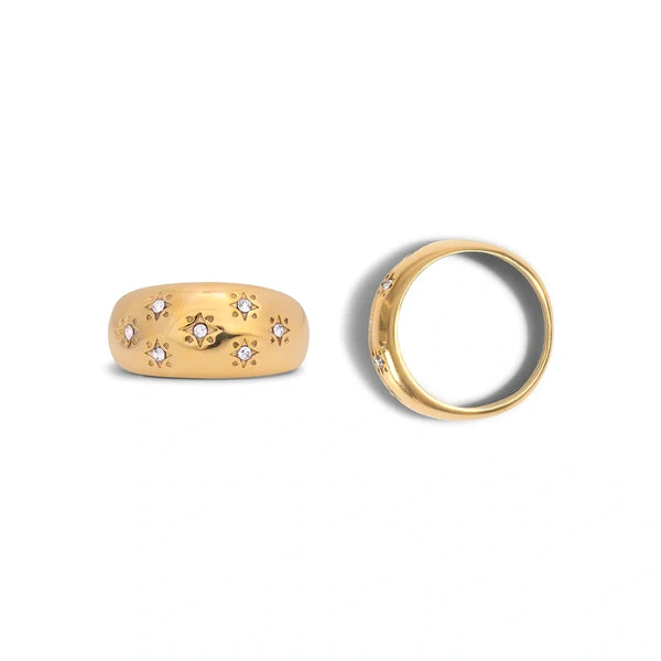 Ring met studs